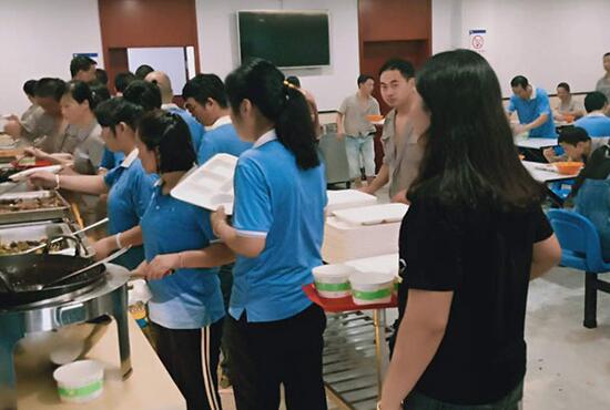 食堂承包公司不榨取員工伙食費(fèi)靠什么賺錢(qián)？